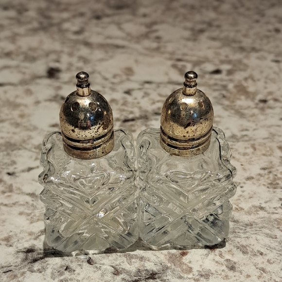 Glass Cut-Pattern Salt and Pepper Shakers - Clear Glass with Silver Tops - Picture 3 of 8
